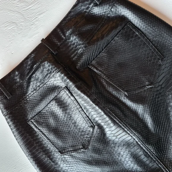 🚨Zara Black Faux Leather Snakeskin Embossed Front Slit Midi Skirt sz US Small - Picture 8 of 10